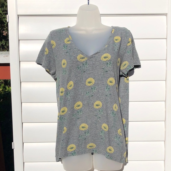 Lucky Brand Gray Sunflower V-Neck Tee - Picture 1 of 9
